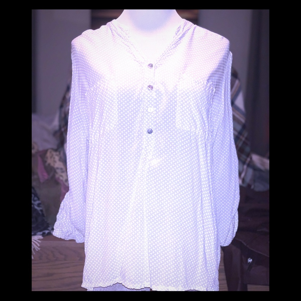 Off white boutique shirt partial button